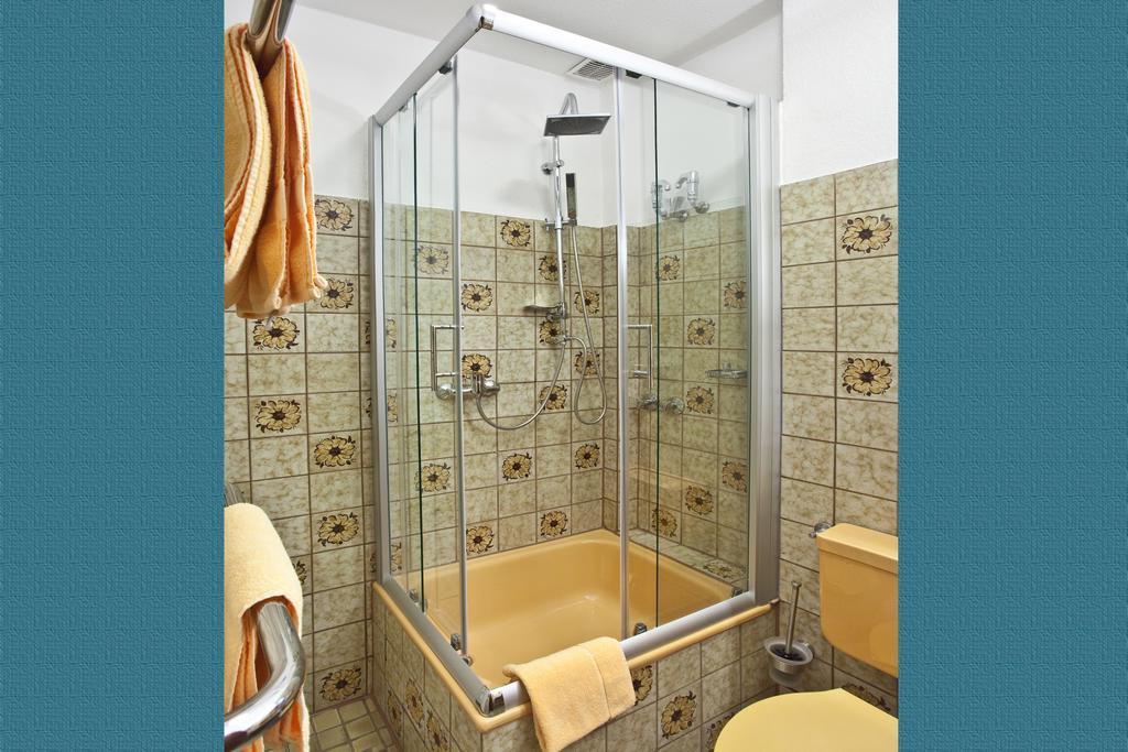 Zur Kastanie Hotel Muelheim an der Ruhr Room photo